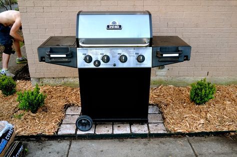 Pavers under Grill. Grill Yard Ideas, Bbq Paver Ideas, Grill On Pavers Patio, Cheap Grill Area Ideas, Grill Area Off Patio, Grill Placement On Patio, Grill Landscaping Ideas, Grill On Pavers, Small Patio For Grill