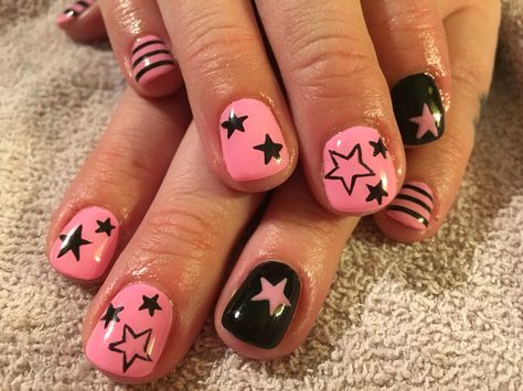 Black Pink Nail Designs Short, Short Black Pink Nails, Pink And Black Striped Nails, How To Do Stripes On Nails, Pink Nails With Black Stars, Pastel Pink And Black Nails, Simple Pink And Black Nails, Pastel And Black Nails, Cute Y2k Nails Short