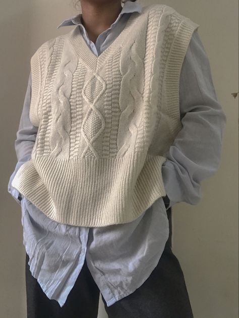 Pullover Vest Outfit, White Shirt Under Sweater, Sweater Vest Layering, Sweater Vest Aesthetic, Outfit Sweater Vest, Turtleneck And Sweater, Cute Sweater Vest, Women Sweater Vest, White Button Up Dress