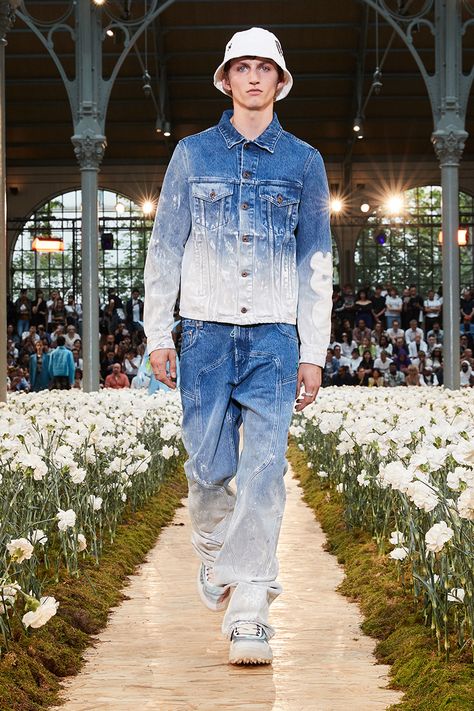 Jacket Reference, Ss24 Trends, Denim Washes, Men's Denim Style, Paris Fashion Week Men, Denim Men, Spring Fashion Trends, Virgil Abloh, Denim Wash