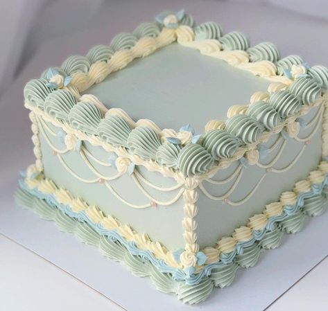 Cake Icing Designs, Buttercream Icing Cake, Birthday Cake Icing, Square Cake Design, Easy Birthday Cake, Icing Designs, Rodjendanske Torte, Bolo Vintage, Birthday Cake Decorating Ideas