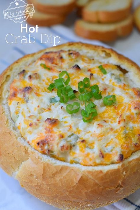 Hot Crab Dip is always a favorite dip. Easy to make and loaded with Gooey cheese, green onions, and spices - all baked in a bread bowl. www.kidfriendlythingstodo.com #crabdip #hot #easy #withcreamcheese Bread Bowl Dip, Easter Appetizers Easy, Appetizers Ideas, Appetizers Easy Dips, Bread Bowl Recipe, Brunch Easter, Seafood Dip, Easter Food Appetizers, Recipes Easter