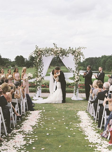 Wedding Venue Ideas Ceremony, Wedding Ideas Spring Outdoor, Summer Outdoor Wedding Ceremony, Outdoor Wedding Ceremony White Chairs, Botanical Wedding Ceremony, Wedding Ceremony Ideas Simple, Outdoor Park Wedding Ceremony, Wedding Backdrop Ceremony Outdoor, Outdoor Wedding Ceremony Ideas Summer