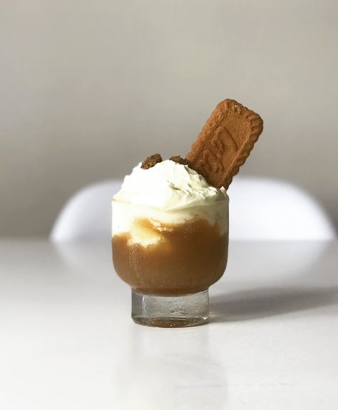 Biscoff Coffee Cocktail made with speculoos infused vodka, coffee liqueur and topped with whipped cream Biscoff Coffee, Banana Cocktails, Dessert Cocktails, Drinks From Around The World, Vodka Recipes Drinks, Desserts In A Glass, Biscoff Biscuits, Recipes For Food, Lotus Biscoff