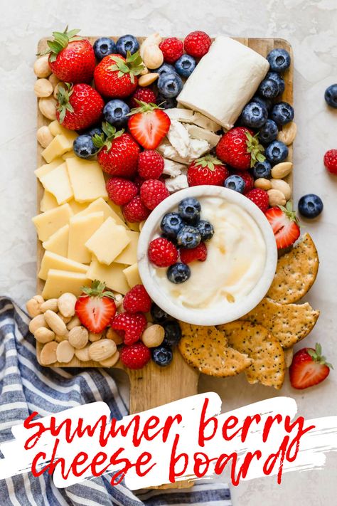 Fun Easy Appetizers, Easy Snack Appetizers, Summer Finger Foods, Cheeseboard Recipe, Summer Appetizers Easy, Summer Food Party, Make Ahead Appetizers, Summer Appetizer, Berries Recipes