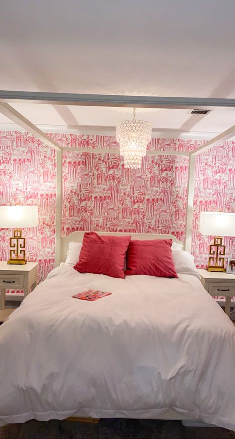 Pink preppy bedroom Hot Pink Bedroom Aesthetic Preppy, Preppy Bedroom Inspo Pink, Barbie Inspired Bedroom, Preppy Wallpaper For Room, Barbie Bedroom Aesthetic, Hot Pink Room Ideas, Hot Pink Bedroom Aesthetic, Hot Pink Bedroom Ideas, Preppy Pink Room