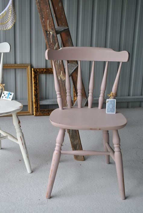 Pink Wooden Chair, Pink Table And Chairs, Kitchen Chair Makeover, Wooden Chair Makeover, Painted Wooden Chairs, Wooden Kitchen Chairs, Painted Wood Chairs, Pink Dining Chairs, Pink Dining Rooms