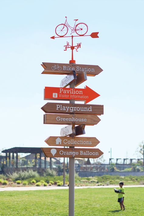 Directional Signage Design Outdoor, Park Signage Design Outdoor, Wayfinding Signage Outdoor, Outdoor Signage Ideas, Parking Signage Design, Signage Design Outdoor Creative, Modern Park Design, Wayfinding Signage Design Outdoor, Directional Signage Design