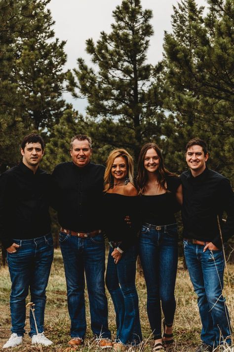 Family Photoshoot Dress Ideas Outfit, Family Picture Black Outfits, Black Shirt And Jeans Family Pictures, Texas Family Photos, Black Clothes Family Photoshoot, Denim And Black Family Pictures, Ctrl Photoshoot, Family Photos Wearing Black, Black Outfits Family Pictures