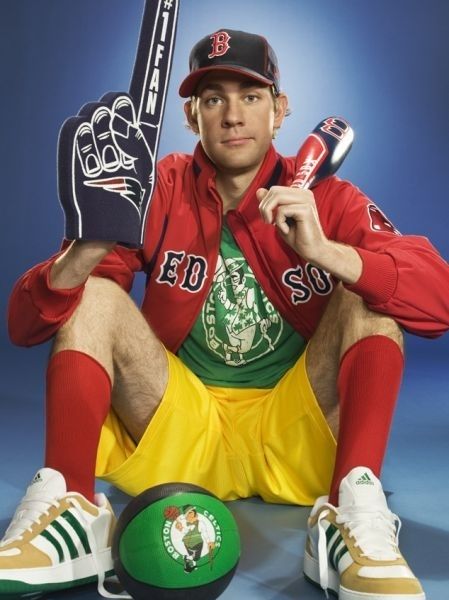 He loves sports. He’s a total sport-head. | 24 Reasons To Be Thankful For John Krasinski John Krasinski, Red Sox Nation, England Sports, Jim Halpert, Red Socks Fan, Patriots Fans, Boston Strong, Boston Sports, Boston Red