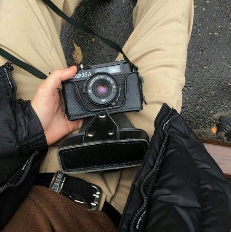 Maxon Schreave, Film Camera Photography, Aesthetic Boy, Gucci Soho Disco Crossbody, Film Cameras, Peter Parker, Scarlett Johansson, Film Camera, Chanel Boy Bag