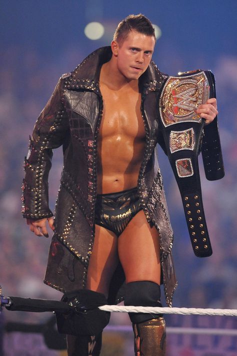 Wwe The Miz, Maryse Ouellet, Dancers Body, The Miz, Studded Leather Jacket, Pro Wrestler, Wrestling Superstars, Wwe Champions, Wrestling Wwe