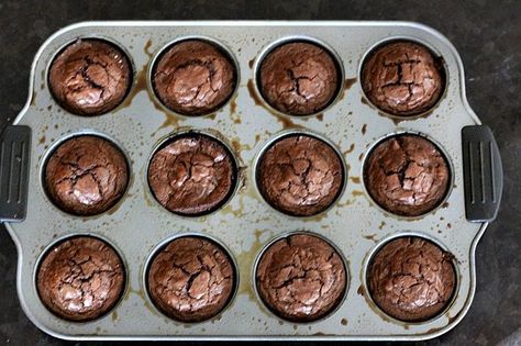 Easy Camping Food Ideas, Easy Camping Food, Camping Food Ideas, Brownie Muffins, Peanut Butter Banana Muffins, How To Make Brownies, Mini Brownies, Brownie Cups, Cupcake Pans