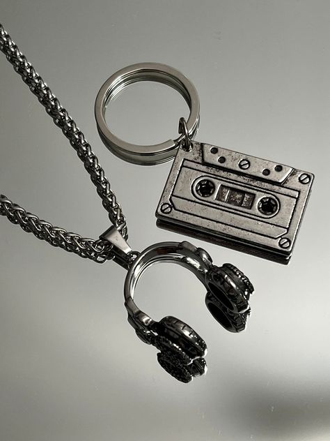 The ultimate present for him: A sleek Stainless Steel Vintage Cassette Keychain. Headphone pendant and 16" Chain option available.  Functional, Fashionable & Durable Men's Stainless Steel. Stainless Steel Vintage Cassette Keychain - Perfect Gift for the DJ, Musician, or Music Lover in your life. Amazing detail. Cassette  Length 1.5" Width 3/4" Headphone Length 1" Width 1" Chain 16" 3mm Whether you are buying for yourself or the man/woman in your life, this is going to be the piece that you/he/sh Dj Gifts For Men, Gifts For Musicians Boyfriend, Cool Key Chains, Headphone Keychain, Grunge Gifts Ideas, Masc Jewelry, Music Related Gifts, Skateboard Jewelry, Things I Want To Buy