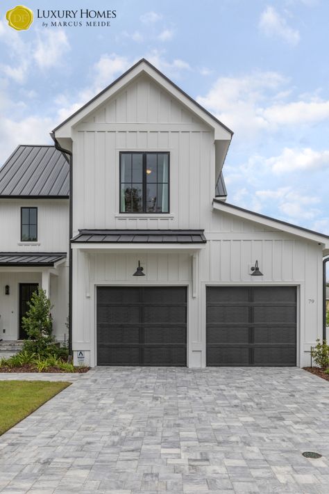 Farmhouse Driveway, Trent Williams, Pavement Design, New Farmhouse, Farmhouse Exterior Design, Stone Driveway, Homes Decor, Paver Driveway, Garage Door Repair