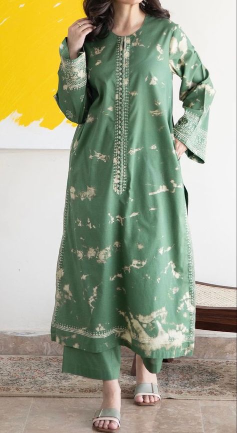 Lawn Shirt Design, Lawn Ideas, Simple Dress Casual, Lawn Dresses, Stylish Kurtis Design, Modern Dresses, Ootd Instagram, Fancy Suit, Dresses Design