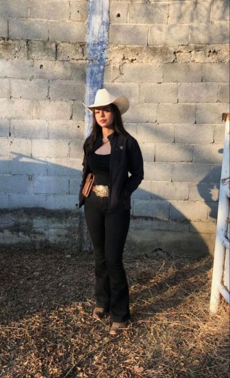 Western Boots Outfit Black Women, Vaquera Boots Outfit, Winter Western Boots Outfit, Cowgirl Mexican Outfits, Black Bootcut Jeans Outfit Cowgirl, Cold Country Outfit, Women Rodeo Outfit, Ranch Girl Outfits, Ranchera Aesthetic