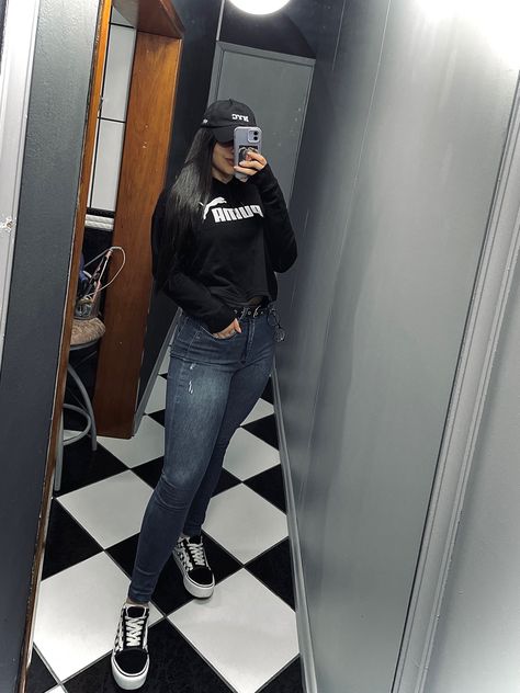 #look #dark #outfit #streetstyle #vans Outfits Con Vans, Tennis Vans, Dark Outfit, Vans Outfit, Cute Swag Outfits, Swag Outfits, Ripped Jean, Blue Jeans, Street Style