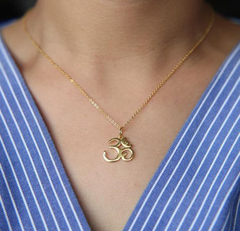 fine pure 925 sterling silver 41 5cm chain high polish sparking gold color women ohm om india symbol yoga necklace Om India, Om Necklace Silver, Ohm Pendant, Gold Pendants For Men, Om Necklace, Locket Design, Om Pendant, Yoga Necklace, Gold Gift Boxes