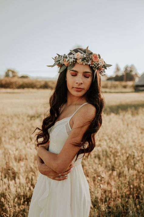 Flower Crown Portrait Photography, Flower Crown Pictures, Flower Crown Photography, Flower Crown Senior Pictures, Flower Crown Photoshoot, Flower Crown Outfit, Maternity Flower Crown, Girlfriends Photoshoot, Wedding Hair Flower Crown