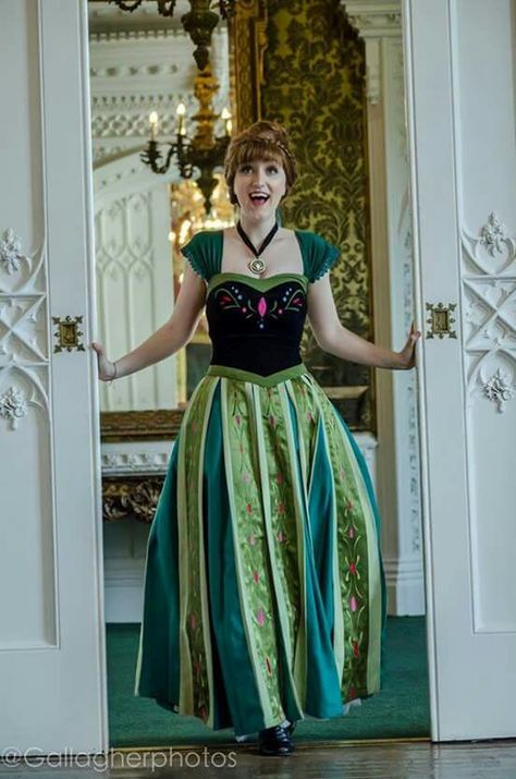 Princess Anna Cosplay, Anna Frozen Cosplay, Royal Cosplay, Frozen Coronation, Princess Shoot, Anna Makeup, Anna Coronation Dress, Anna Dress Frozen, Anna Coronation