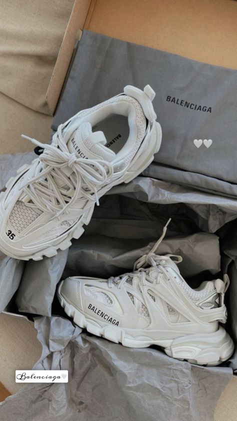 balenciaga Balenciaga Track Sneakers Outfit, White Balenciaga Track, Tenis Balenciaga, Boots Converse, Balenciaga Track Sneakers, White Balenciaga, Cargo Pants Outfit, Balenciaga Track, School Looks