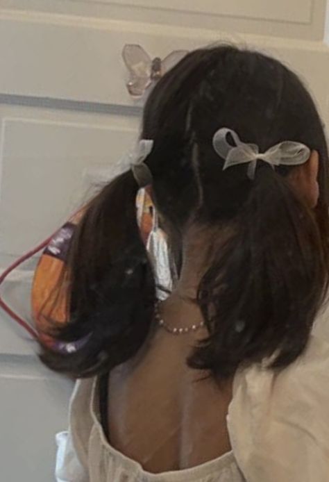 Pigtails With Bows Aesthetic, Two Pig Tails Hairstyles, Pink Tails Hairstyle, Short Ribbon Hairstyles, Two Tails Hairstyle, Short Hairstyles With Bows, Cute Hairstyles Pigtails, Wavy Hair Pigtails, Low Pigtails Aesthetic