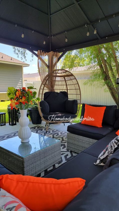 Chill Patio Ideas, Tiny Back Porch Ideas, Back Deck Ideas Decorating, Cozy Patio Ideas Small Spaces, Small Backyard Ideas On A Budget Easy, Front Patio Decorating Ideas, Patio Deck Decorating Ideas, Balconies Architecture, Back Patio Decor