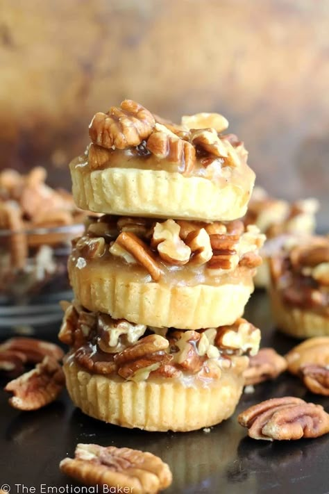 1 Zucchini Recipe, Fall Shortbread Cookies, Pecan Pie Shortbread, Vegan Christmas Cookies Recipes, Caramel Pecans, Maple Caramel, Pecan Shortbread, Vegan Christmas Cookies, Vegan Pecan