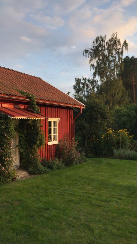 Small House Countryside, Sweden House Interior, Swedish Wooden House, Small Countryside House, Sweden Summer Aesthetic, Sweden Village, Norway Countryside, Sweden Countryside, Norwegian Countryside