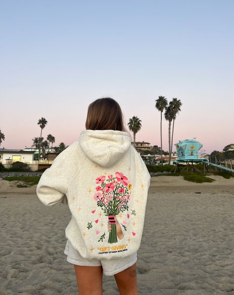 "GIFT GIVING" Courtesy of Dandy Worldwide <3 Softest fabric we could get our hands on. Built for comfort. Dandy's Oversized Lux Hoodie line features a new fit entirely. A seamless shoulder means the hoodie falls over your arms like a warm hug. The wristband and waistband are upgraded to maximum comfort. You can wear this hoodie to the beach to watch the sunset and then straight to bed. - 65% cotton, 35% polyester. It's the softest material we could get our hands on. You'll love it, we're sure of Dandy Hoodie, Dandy Worldwide, Cute Hoodies, Flower Hoodie, Plus Size Patterns, Wishlist 2024, Sweaters Women, Outfit Inspo Casual, Comfy Clothes