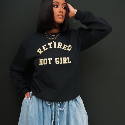 When your sweatshirt speaks louder than words. Make a statement without saying a thing. 🔥 #StatementSweatshirts #BoldLooks #EffortlessStyle Party Casual Outfit Night, Cozy Movie Night Outfit, Black Women Style Fashion, Outfits For Birthday Parties, Adult Tea Party Outfit, Black Woman Streetwear, Cute Church Outfits Black Women, Sorority Outfit Ideas, Chic Fall Outfits Classy