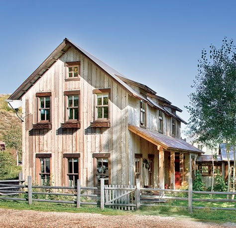 Simple Timber Frame Homes, Rustic Timber Frame Homes, Ranch Compound, Single Story Timber Frame Homes, Interior Timber Frame Home, Tiny Timber Frame House, Timber Cottage, Timber Frame Tiny House, Timber Frame Farmhouse