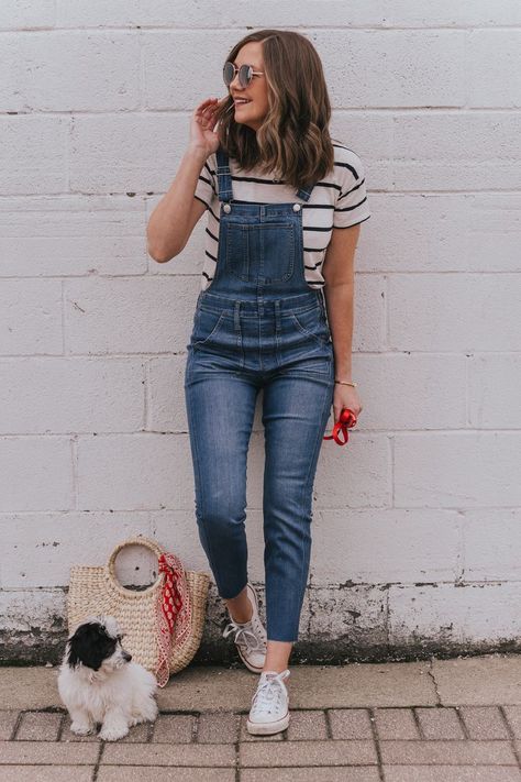 Casual Overall Outfits, Overalls Styling, Jean Overall Outfits, Styling Overalls, Aussie Doodle, Cute Overalls, Style Overalls, Mini Aussie, Mom Outfit