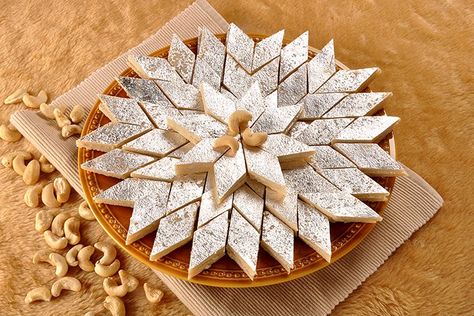 Diwali Sweets Recipes For Children - Kaju Katli Lohri Festival, Diwali India, Diwali Sweets Recipe, Lamps Handmade, Diwali Sweets, Breakfast Recipes Sweet, Makar Sankranti, Wedding Plates, India Gift