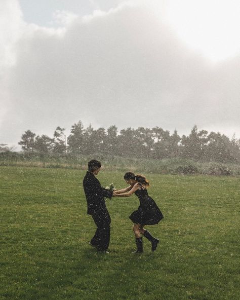 Couple In Rain, Love Dp, Old Fashioned Love, Kids In Love, Dp Images, Couples Vibe, My Kind Of Love, We Movie, Couple Dancing