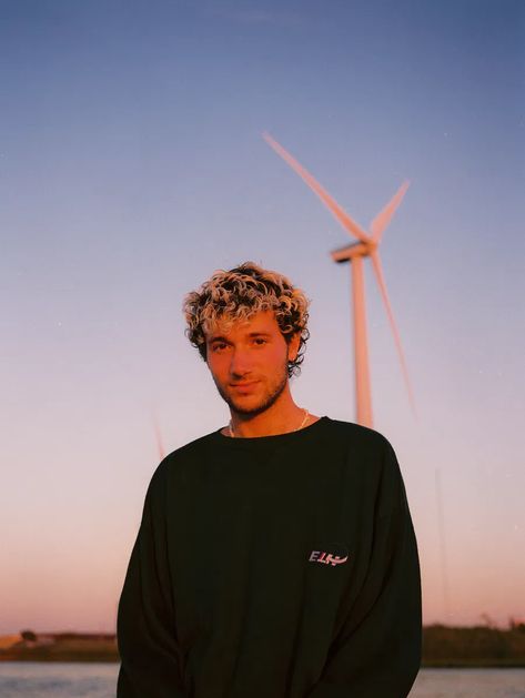 Watch: Jeremy Zucker – supercuts – Alfitude Jeremy Zucker, Being Myself, Declan Mckenna, Coping With Loss, Discover New Music, Summer Playlist, Cage The Elephant, Ep Album, Soul Songs