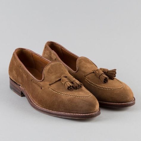 Tassel Loafers Men Outfit, Suede Loafers Men Outfit, Loafers Men Outfit, Mens Tassel Loafers, Brown Suede Loafers, Loafers Outfit, Crockett And Jones, Work Uniform, Classic Menswear