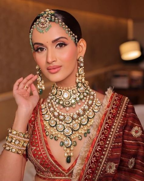 Instagram Jewelry Design Bridal, Bridal Necklace Set Weddings, Polki Bridal Jewellery, Gown Jewellery, Brides Indian, Jewellery Outfit, Desi Jewellery, Heavy Jewelry, Makeup Masterclass