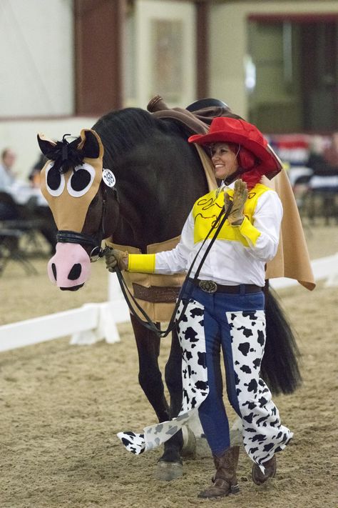 Brown Horse Costume Ideas, Costume Ideas With Horses, Matching Halloween Costumes With Horse, Halloween Horse And Rider Costume, Unique Horse And Rider Costumes, Horse Rider Costume Ideas, Horse Dress Up Ideas Costumes, Horse Custom Halloween, Costume Class Horse Show