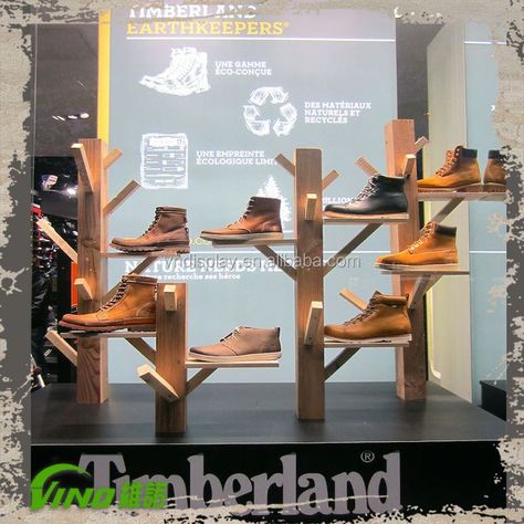 Shoe Store Design, Window Display Retail, Clothing Store Displays, Visual Merchandising Displays, Store Window Displays, Showroom Interior Design, Boutique Decor, Store Interiors, Shop Window Design