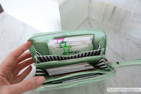 My organized purse and must have items inside! - The Sunny Side Up Blog (paper clip receipts together that are from the same store! What a great idea!!!!) Organize Mudroom, Mummy Diy, Organized Purse, Make Your Own Labels, Journal Collection, Free Printables Organization, Receipt Organization, Garage Organization Diy, Inside My Bag