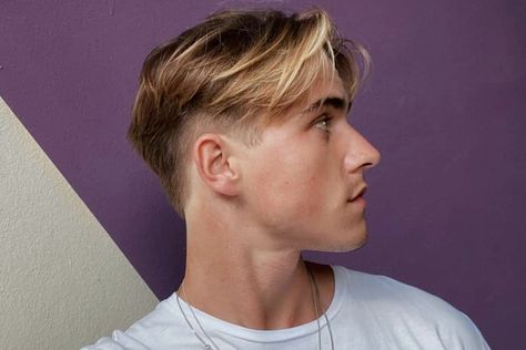 20+ Best Middle Part Hairstyles for Men - Man of Many Middle Part Hairstyles Men, Middle Part Haircut, Men Haircut Undercut, Mens Haircuts Short Hair, Middle Part Hairstyles, Taper Fade Haircut, Mens Hairstyles Thick Hair, Faded Hair, Men Haircut Styles