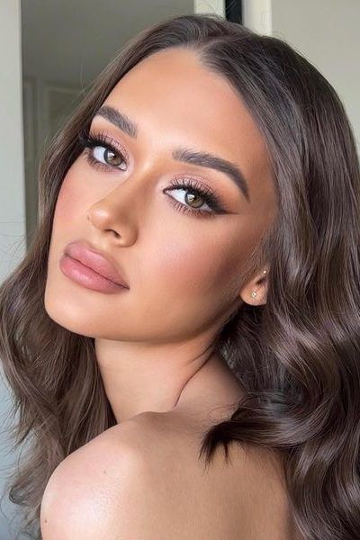 Wedding Makeup For Downturned Eyes, Eyeshadow Look For Brown Eyes, Wedding Bridesmaid Makeup Brown Eyes, Matron Of Honor Makeup Ideas, Soft Contour Makeup, Chic Makeup Looks Classy, Wedding Guest Makeup Brown Eyes, Bridesmaid Hair And Makeup, Bride Makeup Brown Eyes