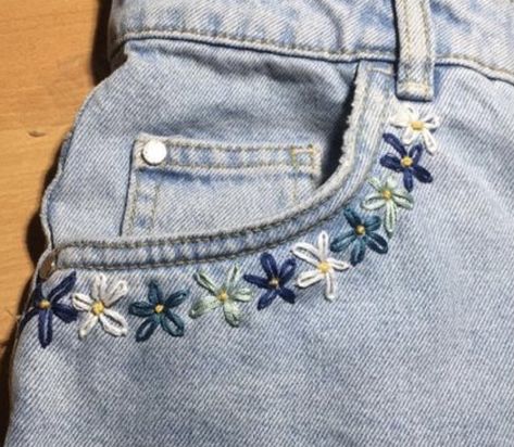 Embroidery Jeans Diy, Embroidery Stitches Beginner, Clothes Embroidery Diy, Denim Embroidery, Altering Clothes, Embroidery On Clothes, Cute Embroidery, Sewing Embroidery Designs, Hand Embroidery Art