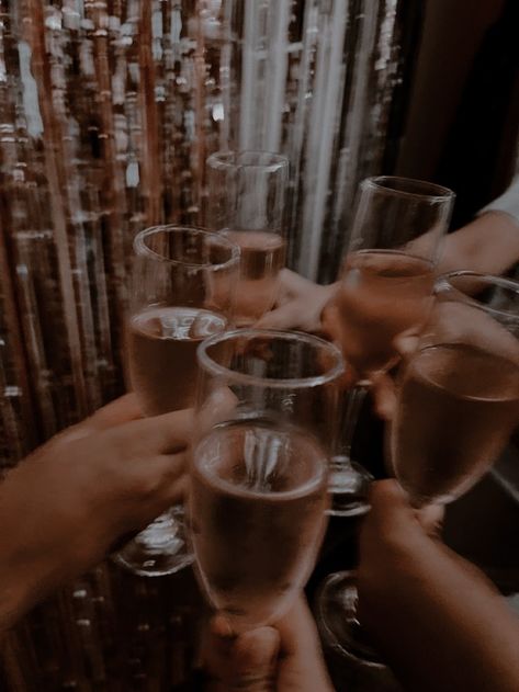 New Years Eve Pictures, Eve Instagram, Ball Aesthetic, Happy New Year Photo, Happy New Year Wallpaper, House Of Balloons, Happy Birthday Wallpaper, New Year’s Day, New Year Pictures