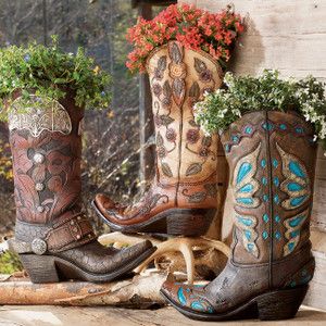 Boots With Flowers, Turquoise Cowboy Boots, Boot Vase, Western Bedding, Cowboy Gifts, Black Forest Decor, Cowboy Decorations, Bota Country, Old Boots