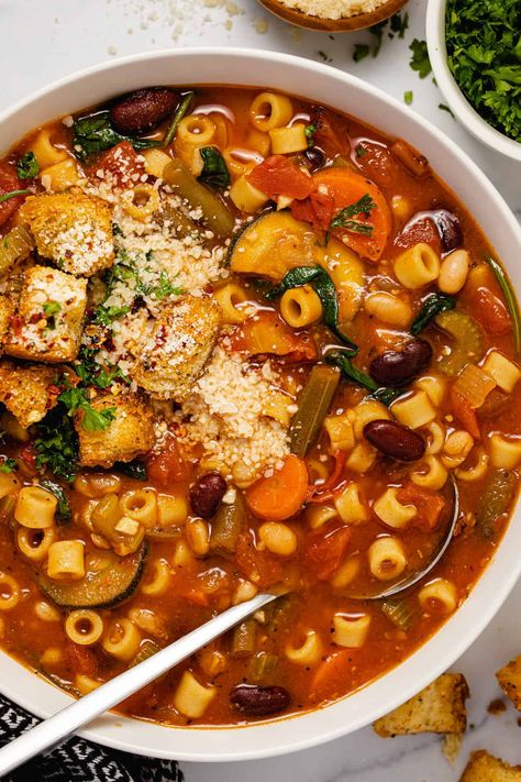 Minestrone Olive Garden, Olive Garden Minestrone, Olive Garden Minestrone Soup, Vegan Minestrone Soup, Olive Garden Soups, Italian Diet, Minestrone Soup Recipe, Tomato Broth, Diner Recept