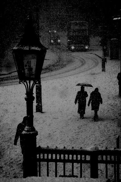 Black Winter Aesthetic, Bleak Winter Aesthetic, White Nights Aesthetic, Winter Gothic, Winter At Night, Winter Night Photography, Winter Vintage, Winter Black And White Aesthetic, White Nights