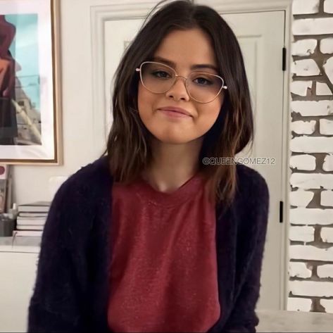 Zendaya Eyeglasses, Selena Gomez Glasses, Celebrities With Glasses, Glasses For Round Faces, Selena Gomez Wallpaper, Glasses Inspiration, Outfits Gorditas, Selena Gomez Photoshoot, Eyeglasses 2024